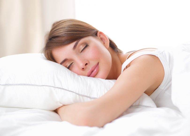A cooling pillow is a pillow that naturally remains cool throughout the night – which means that you have no need to keep turning it around like you would any other pillow.